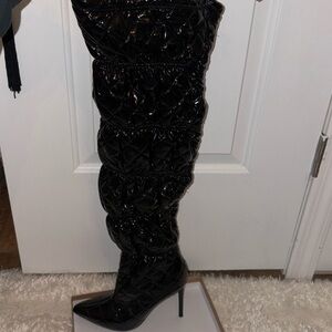 BRAND NEW STEVE MADDEN PATENT LEATHER BOOTS